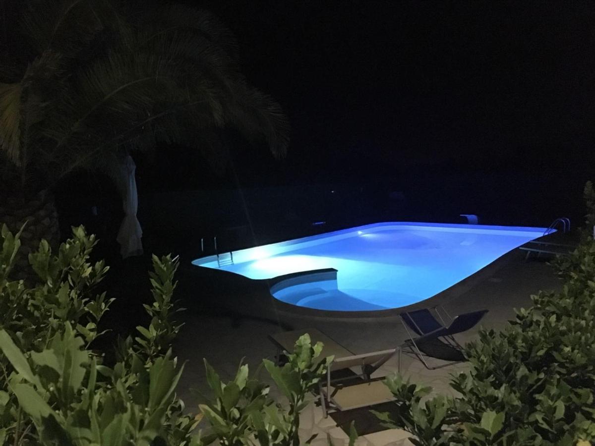 Bed and Breakfast Trullo Al Monte Ceglie Messapica Exterior foto
